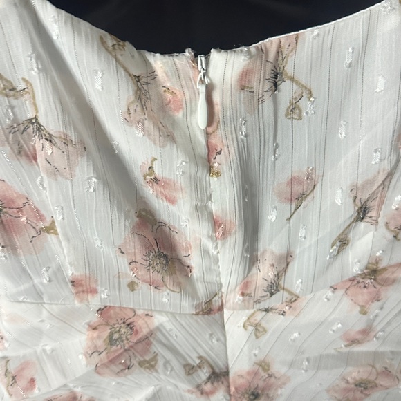 WE GOT THE FLOWERS DRESS IN WHITE FLORAL
SHOWPO - Picture 10 of 11